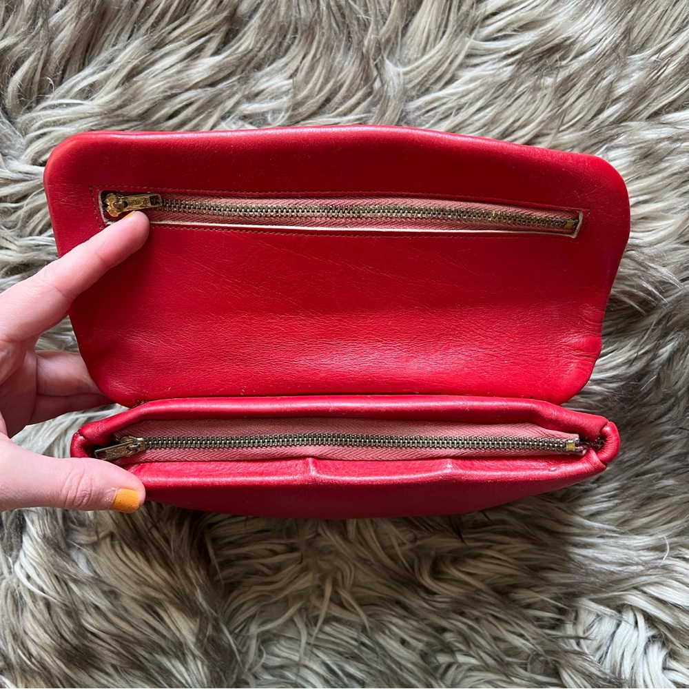 🌿SOLD🌿 Vintage Red Leather Handheld Clutch Purse 🍒 - Picture 3 of 5